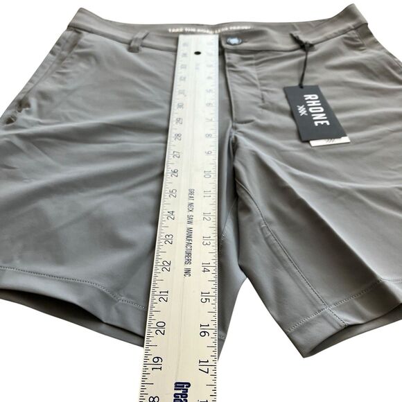 Rhone Shorts Mens 28 Grey Resort Smoked Pearl Stretch Italian Quick Dry UPF 50 - Picture 2 of 10